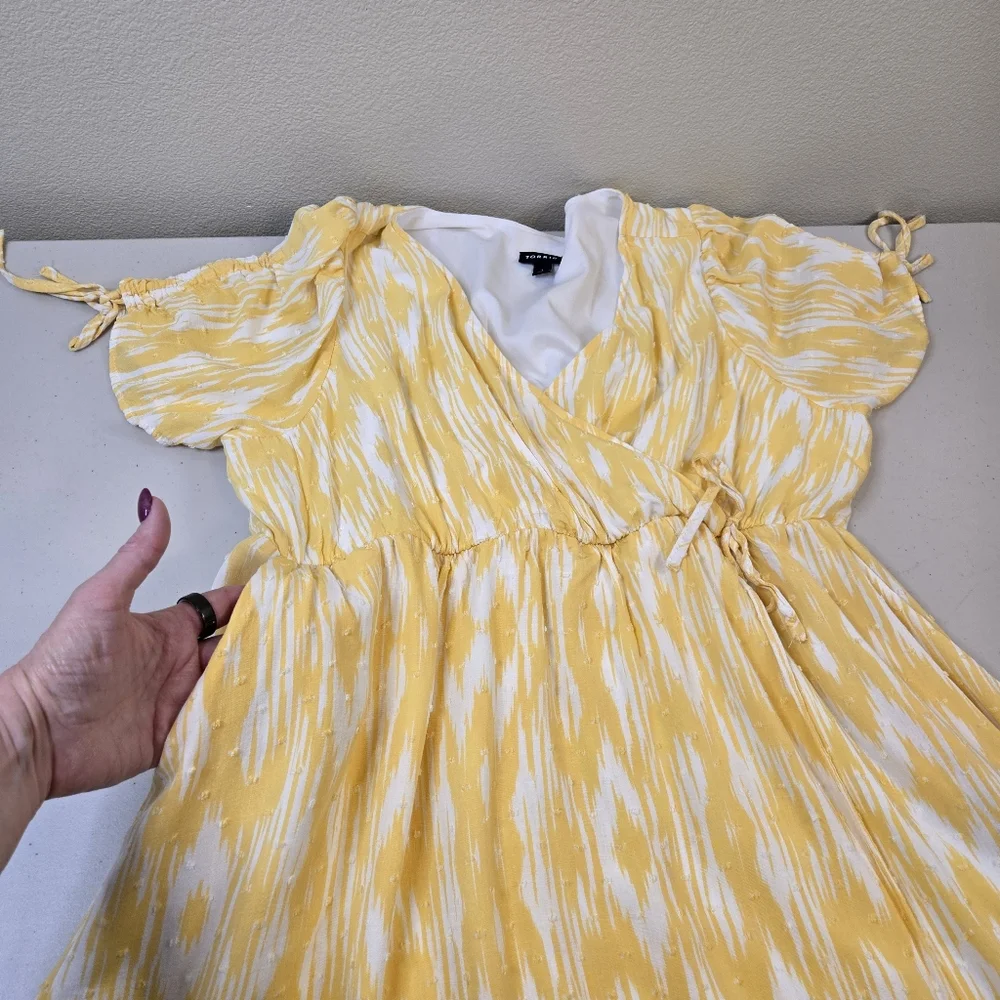NWoT Torrid Yellow Faux Wrap Surplice Midi Dress Yellow White Size 1 (14/16) - Picture 12 of 16